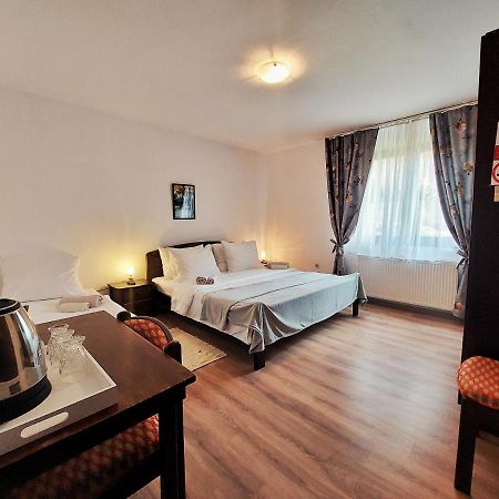 Lazy Bear Hotell Jezerce Exteriör bild