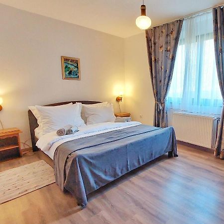 Lazy Bear Hotell Jezerce Exteriör bild