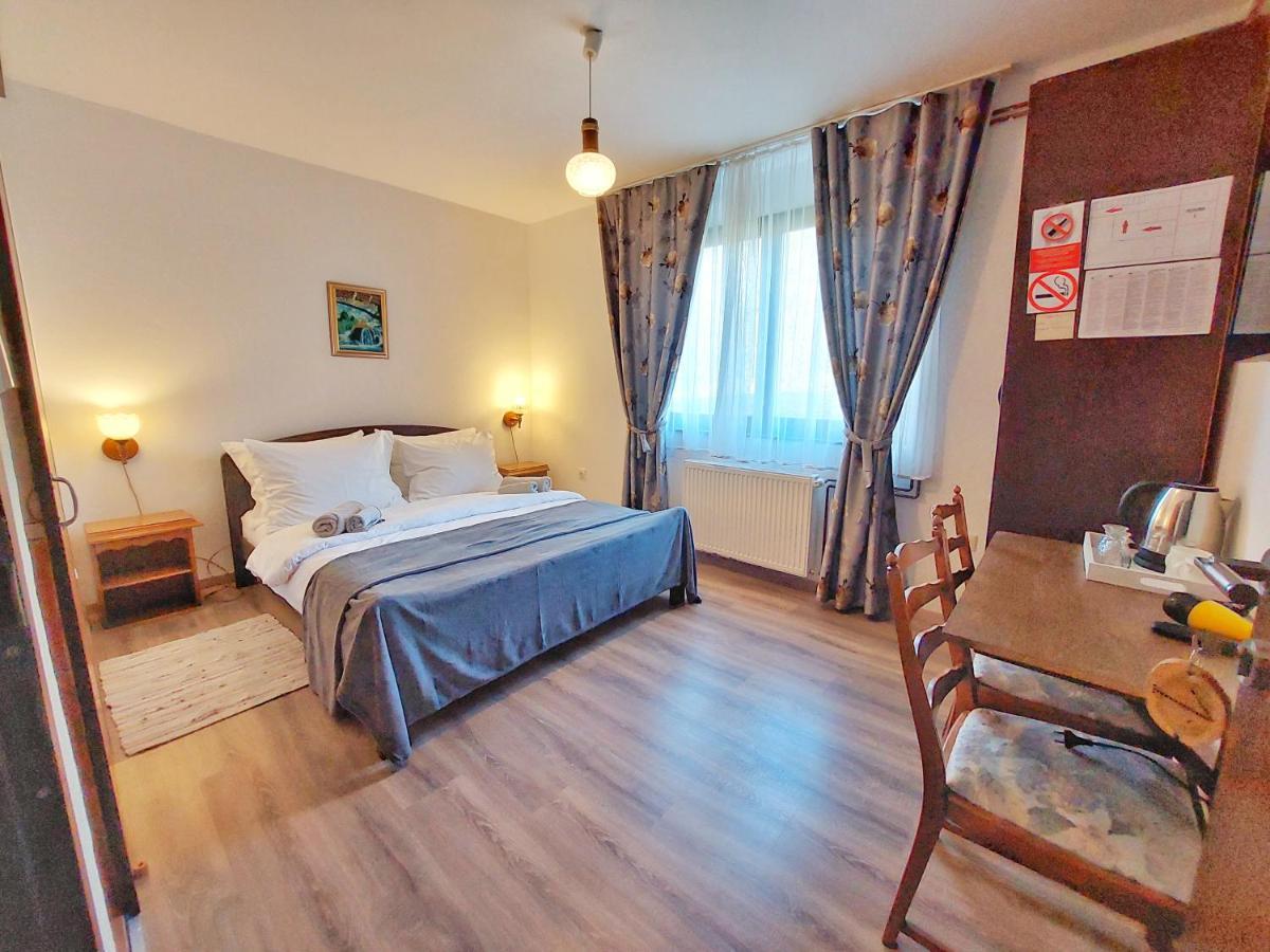 Lazy Bear Hotell Jezerce Exteriör bild