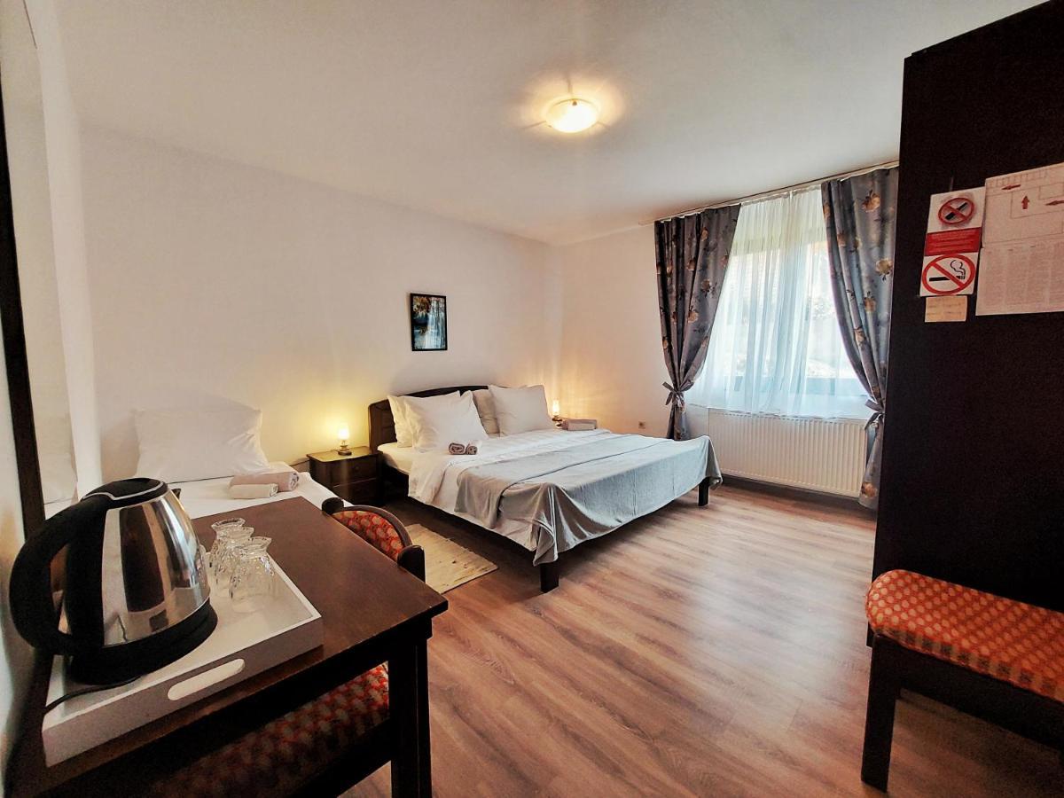 Lazy Bear Hotell Jezerce Exteriör bild