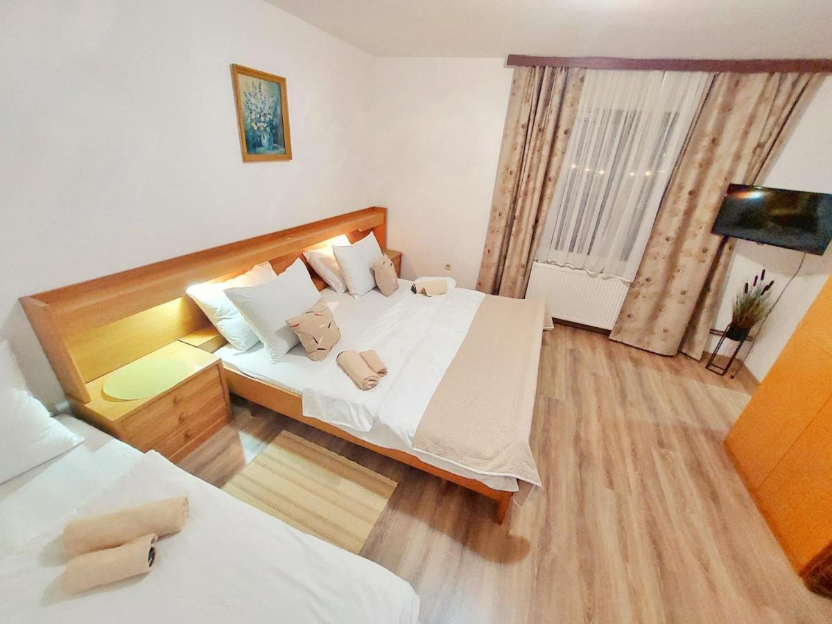 Lazy Bear Hotell Jezerce Exteriör bild