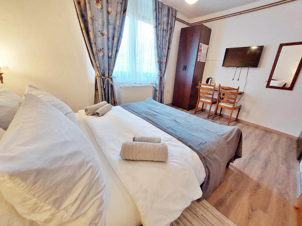 Lazy Bear Hotell Jezerce Exteriör bild