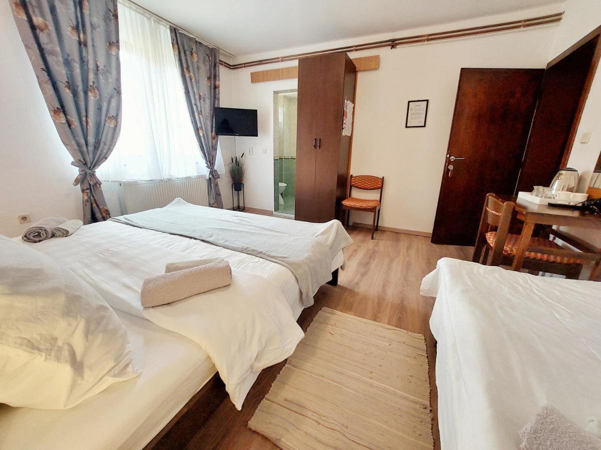 Lazy Bear Hotell Jezerce Exteriör bild