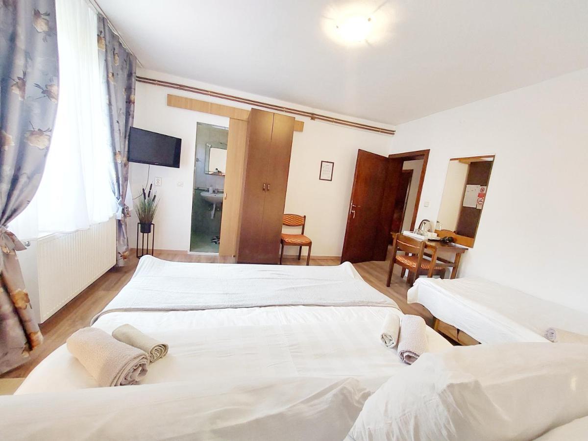 Lazy Bear Hotell Jezerce Exteriör bild